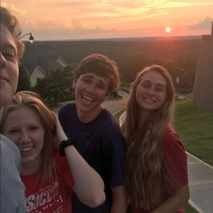 Meet your Posher, Taylor